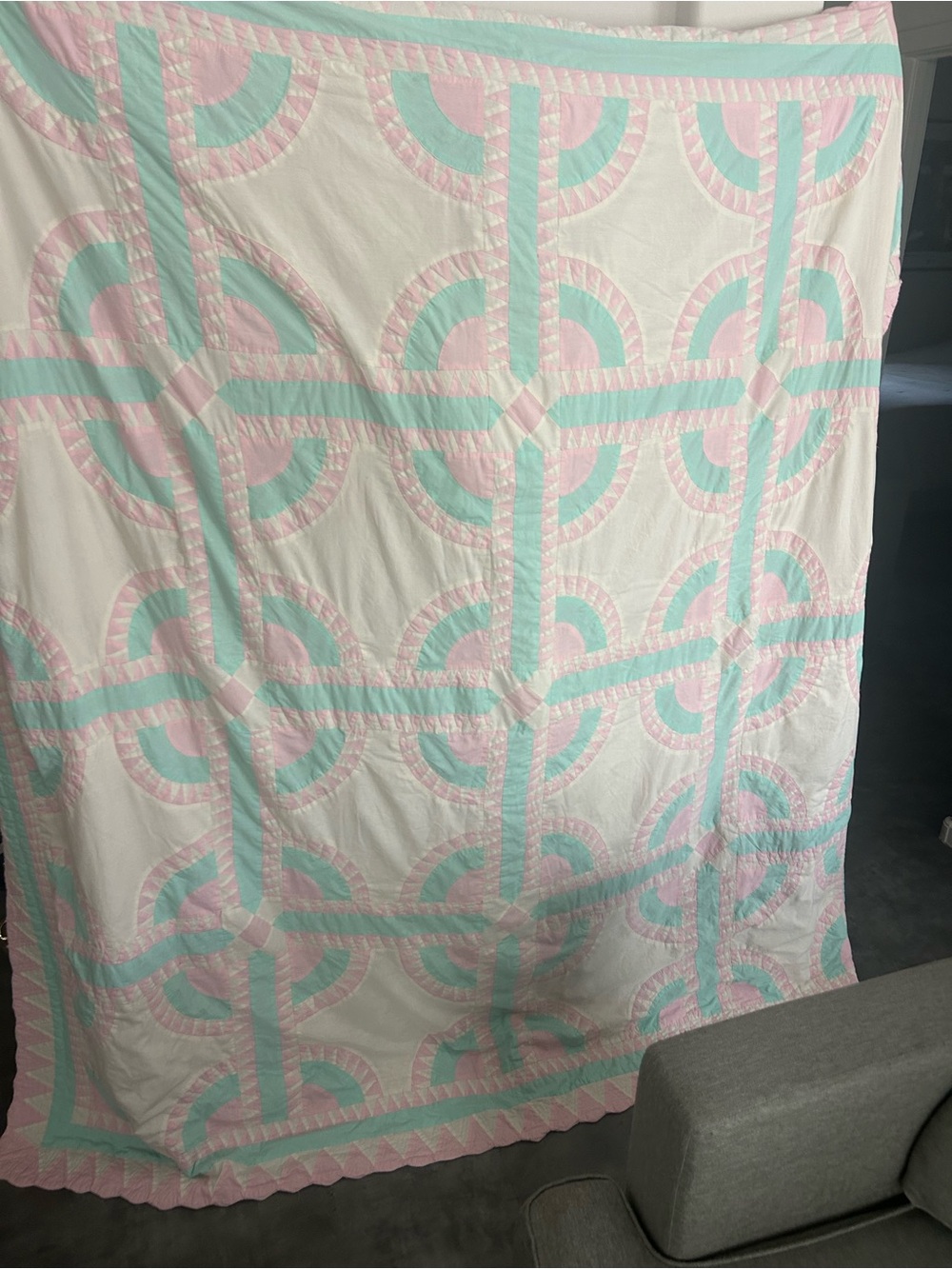 Antique 1930s Hand Stitched Quilt Pink Green New York Beauty Crown of Thorns